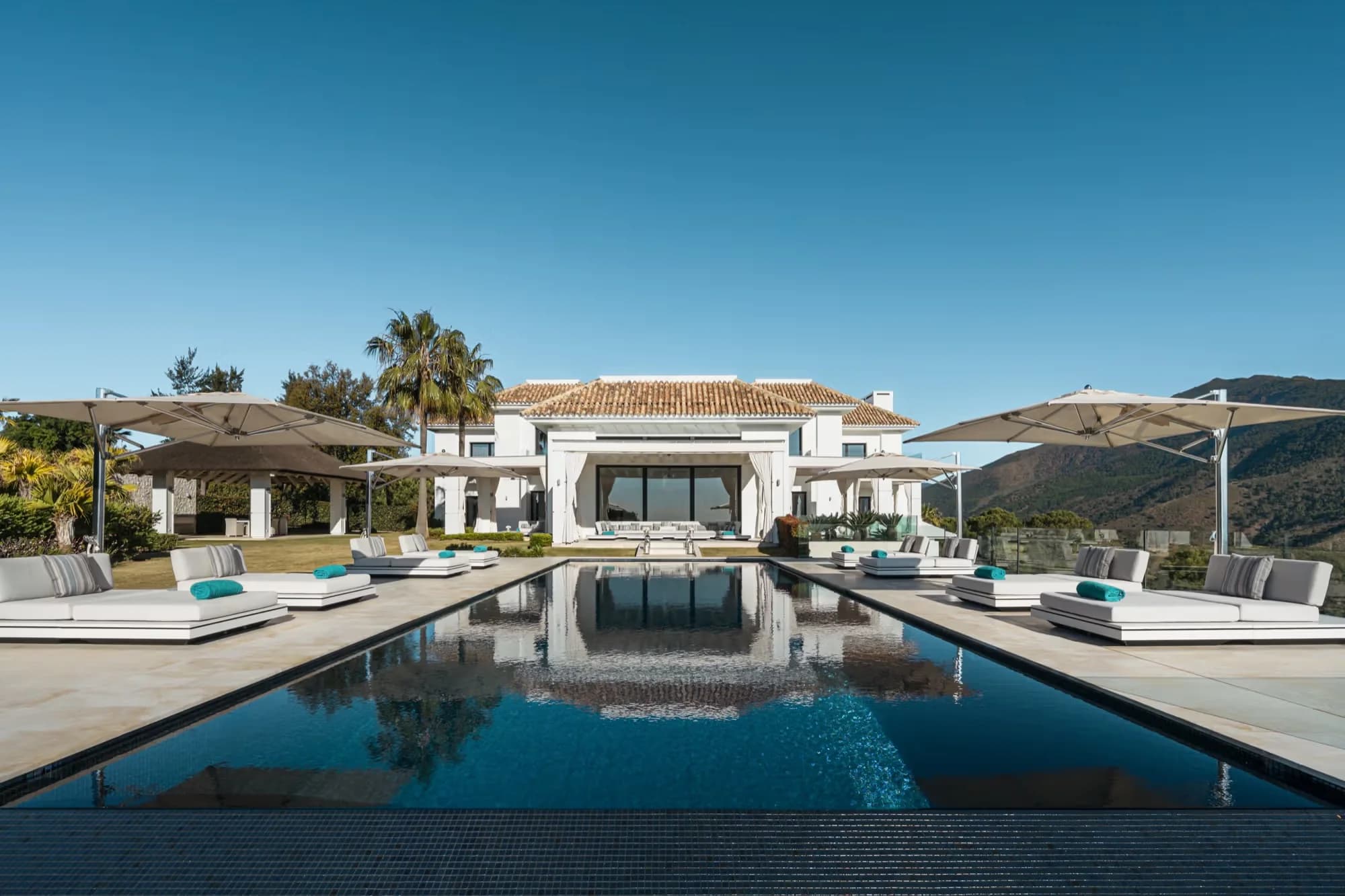 Luxury villa with a long pool in La Zagaleta, Benahavís